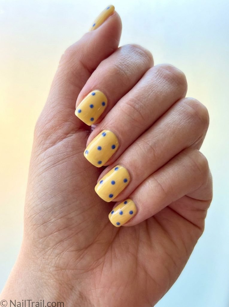 lemon blueberry nails short simple dot yellow blue square glossy easy wearable summer