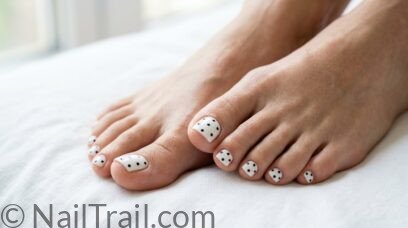 10 Polka Dot Toe Nails Designs Worth Trying Now